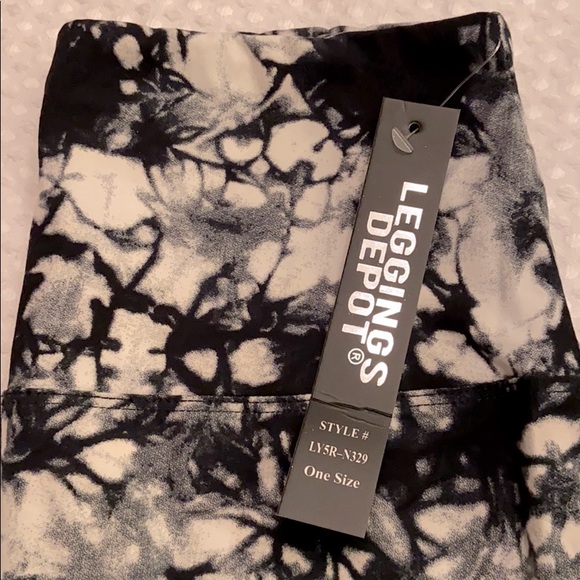 NEW! High Rise Yoga Legging Black White Marble - Picture 4 of 8